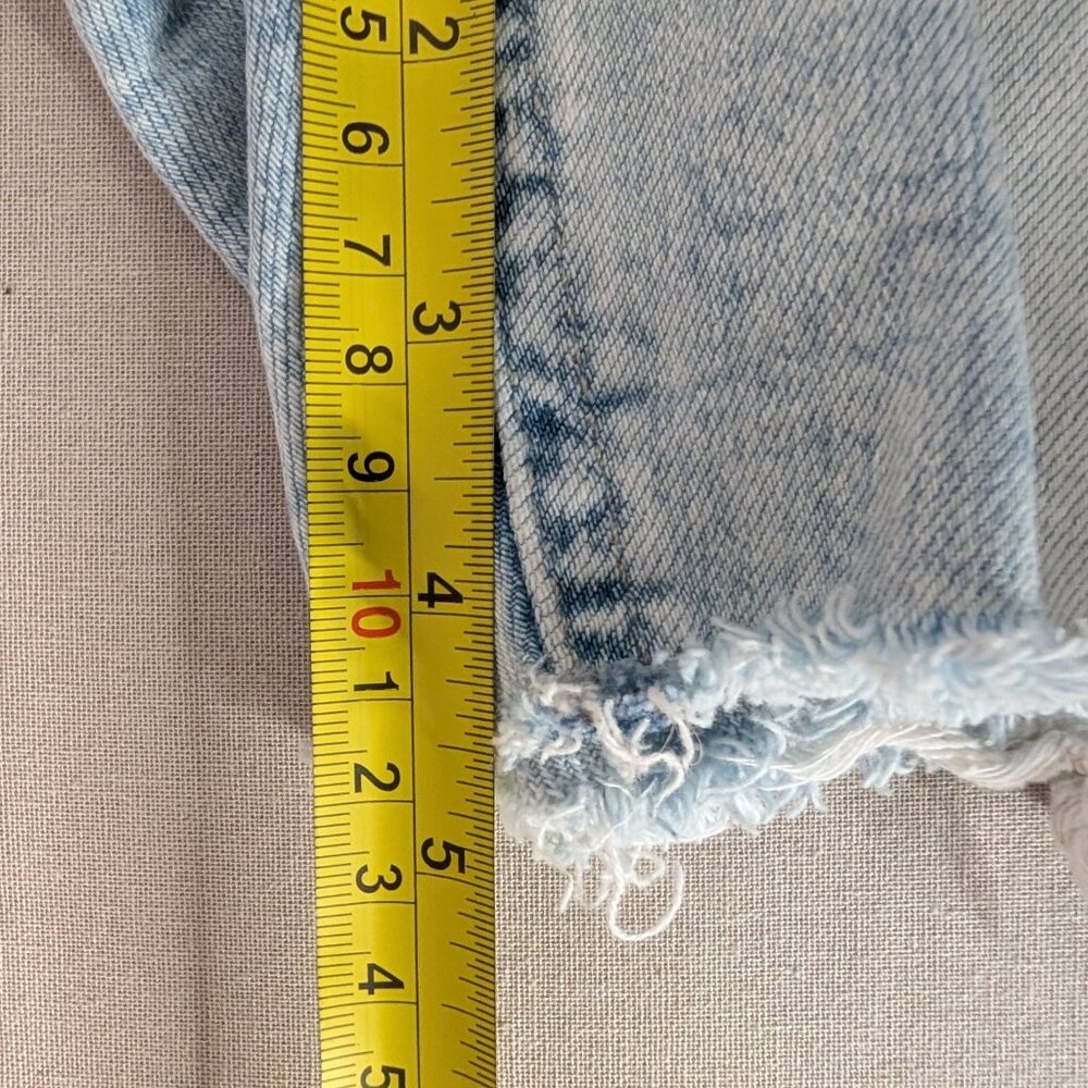 ⭐GAP Size 16 Curvy Fit Denim Shorts 5 Inch Distressed Frayed Blue⭐ - Picture 3 of 9